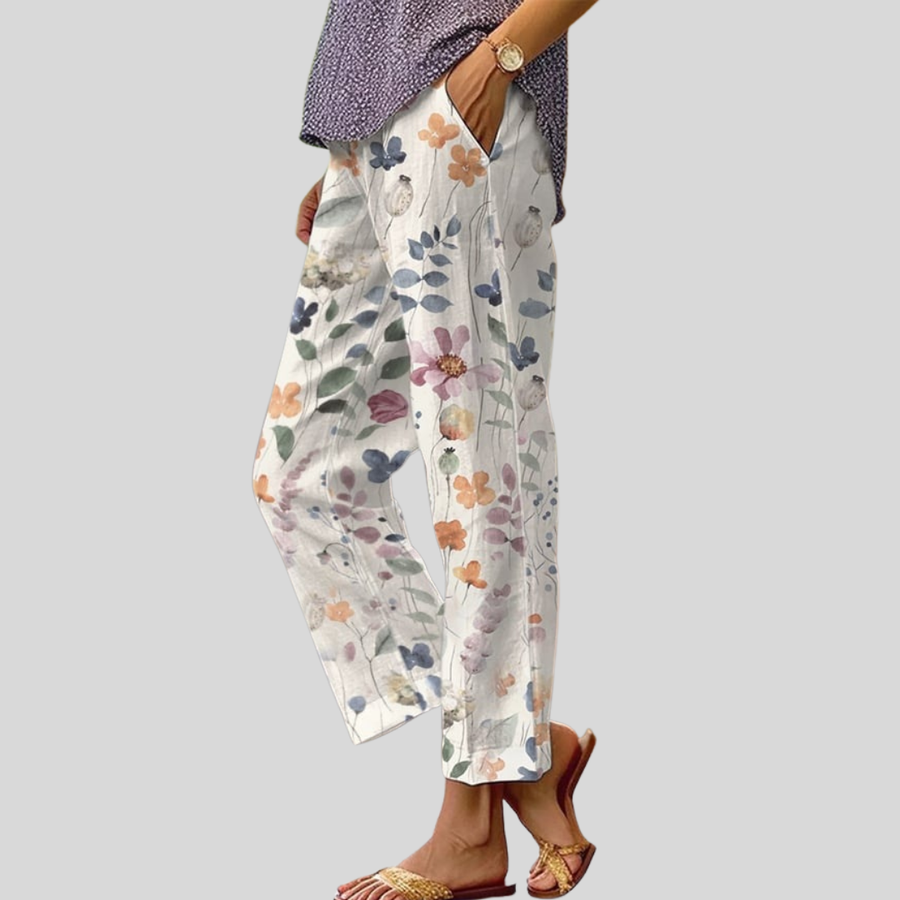 Women's trousers with a floral pattern, cropped legs and tapered legs