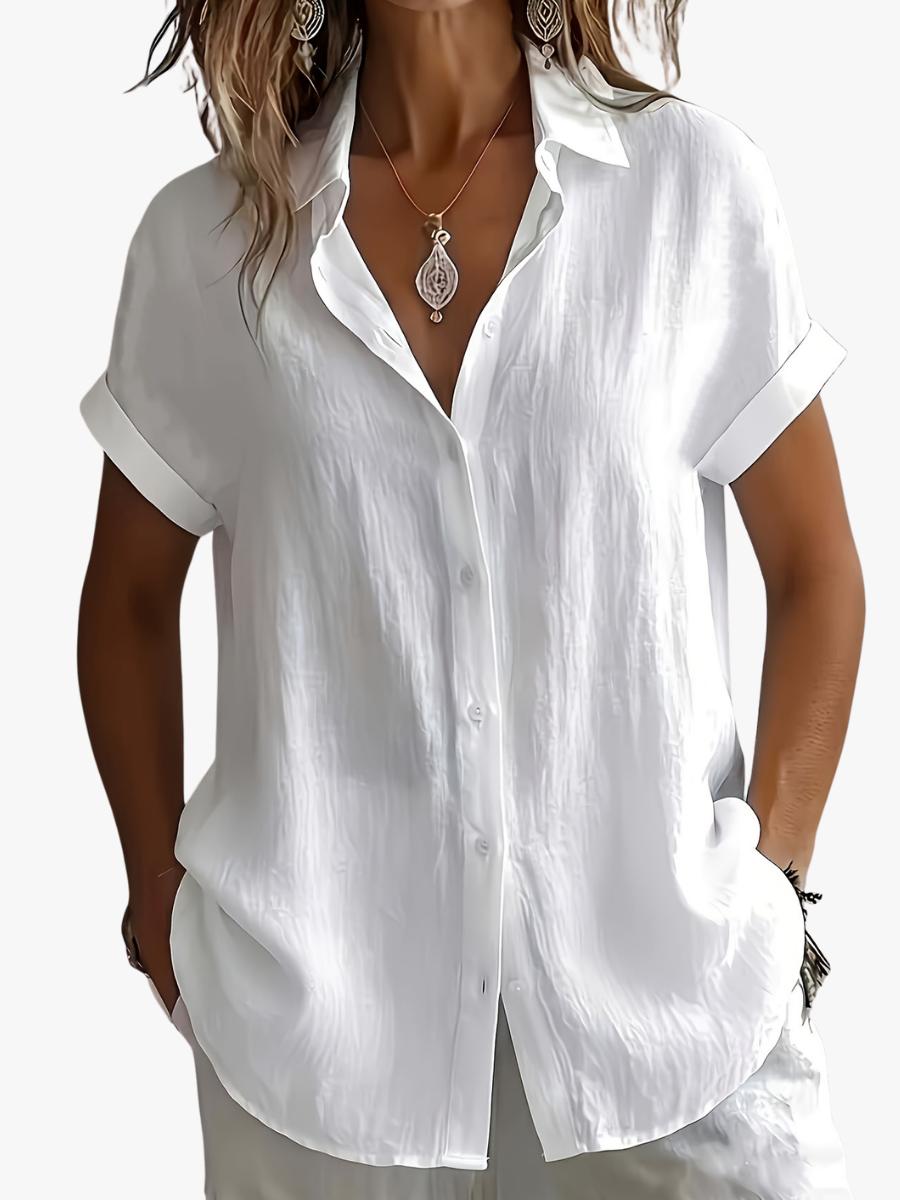 Women's shirt with a pointed collar, a button front and short sleeves