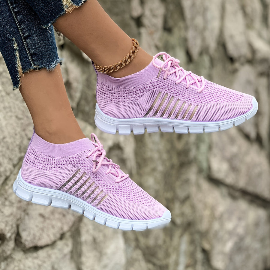 Women's trainers with a knitted upper, a lace-up fastening and a rounded toe