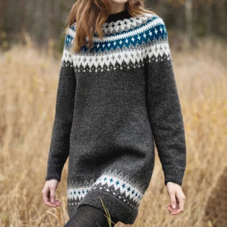 Women's jumper with a longline silhouette and a round neckline