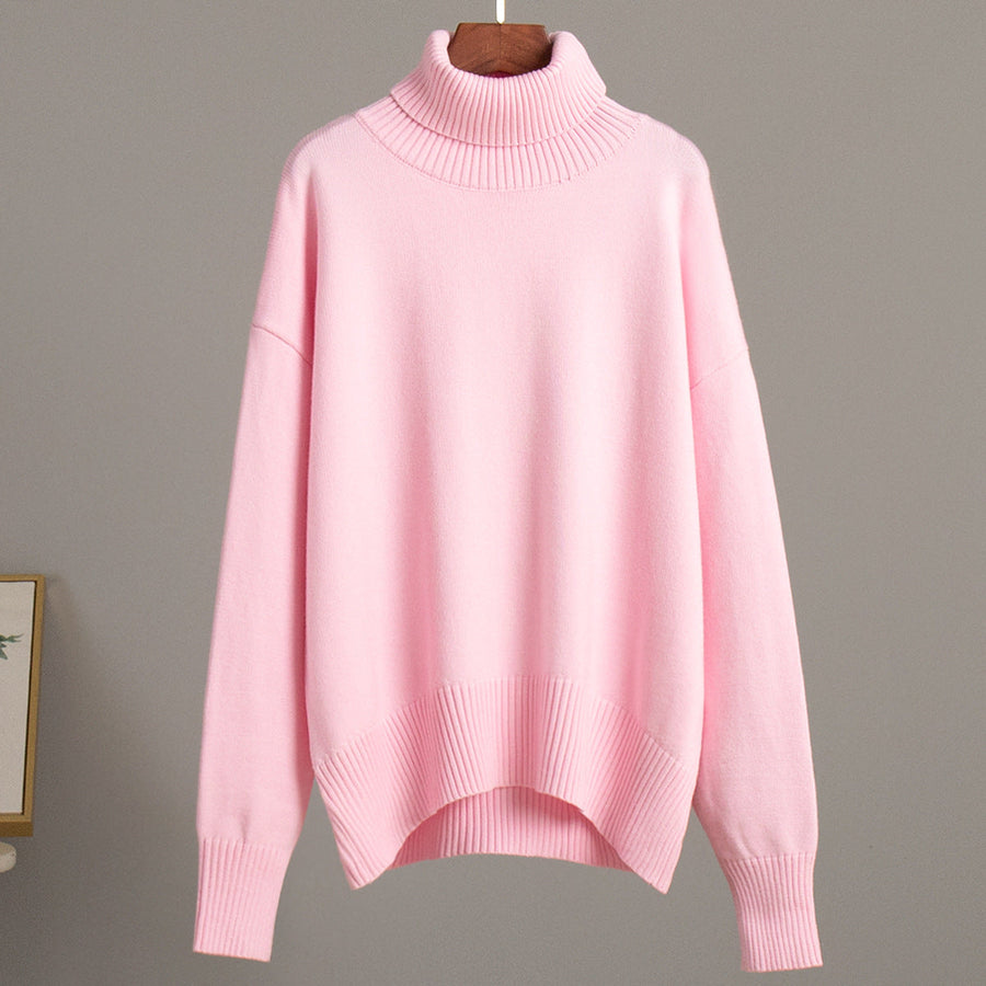 Women's jumper with a roll neckline, long sleeves and a relaxed silhouette
