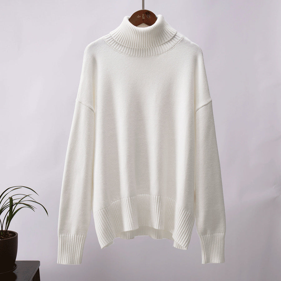 Women's jumper with a roll neckline, long sleeves and a relaxed silhouette