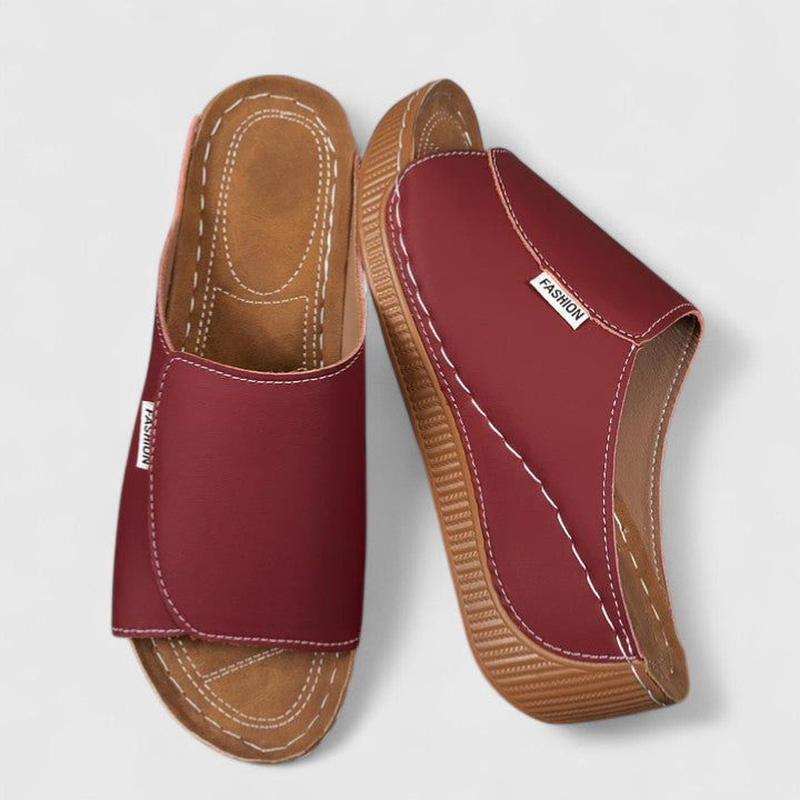 AMIRALIE | WIDE-FIT ARCH-SUPPORT SANDALS