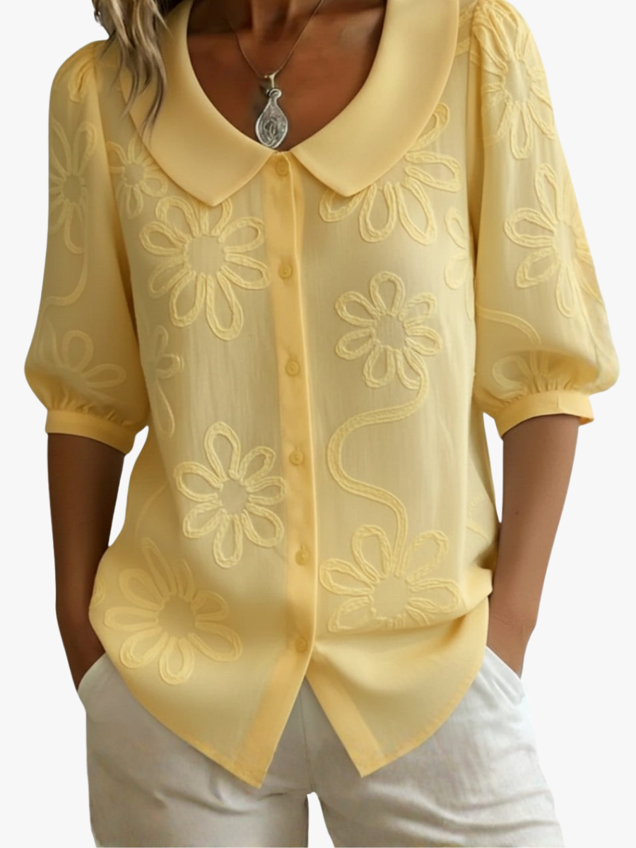 Women's shirt with a floral pattern, a rounded collar and a button front