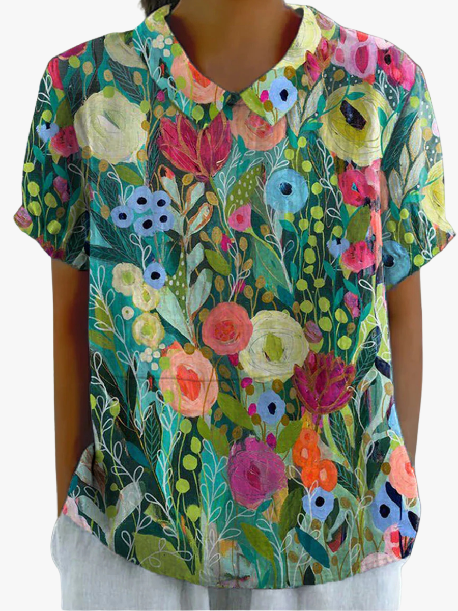 Women's shirt with a floral pattern, a pointed collar and a button front