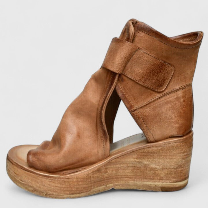 KARLINE | WEDGE CUSHIONED SANDALS
