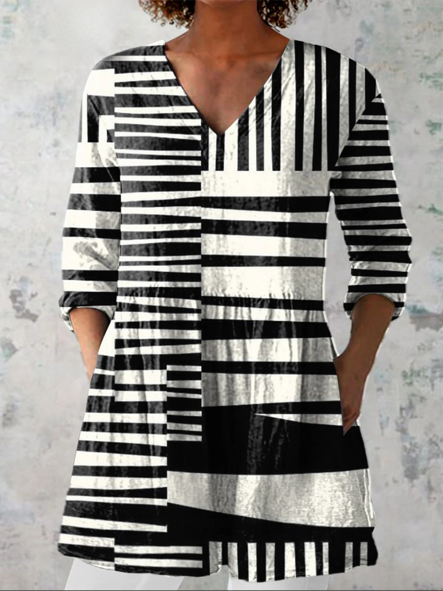 Women's short dress with a striped pattern, a V-shaped neckline and elbow-length sleeves