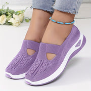 Easy Entry Trainers With Stable Fit