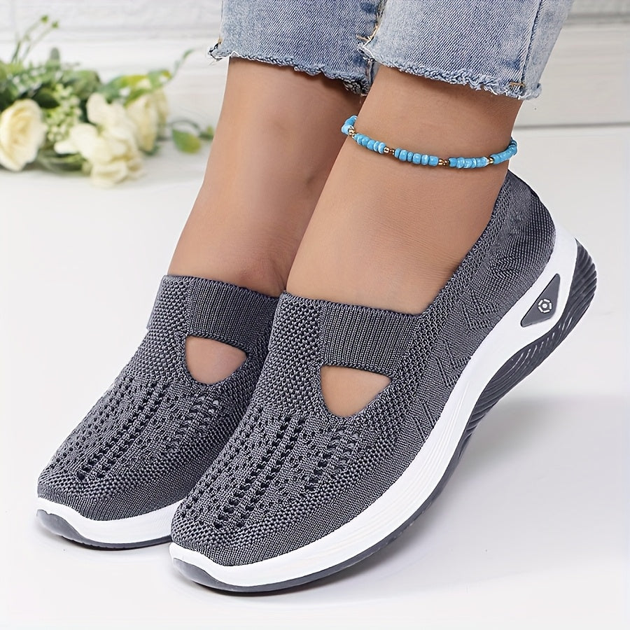 Easy Entry Trainers With Stable Fit
