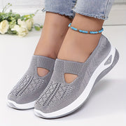 Easy Entry Trainers With Stable Fit