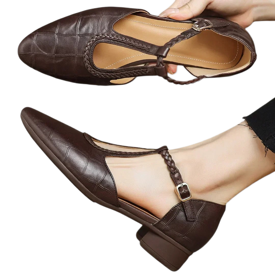 Women's Mary Jane shoes with a T-shaped strap, a buckle fastening and a pointed toe