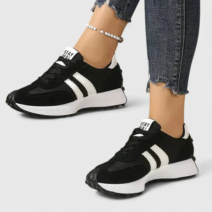 Women's trainers with a panelled upper, a lace-up fastening and a rounded toe