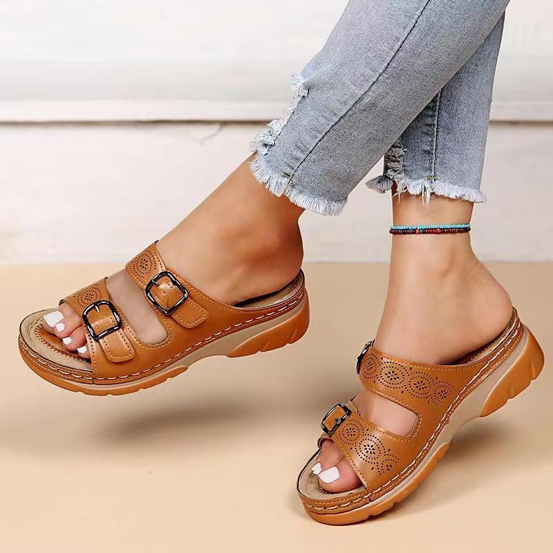 Women's sandals in Brown