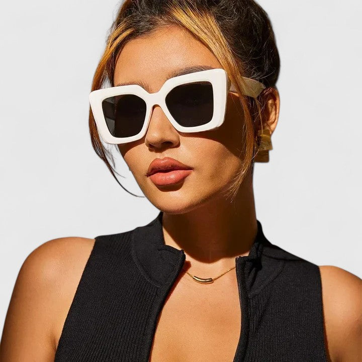Women's sunglasses with a square frame, an oversized frame and a full-rim design