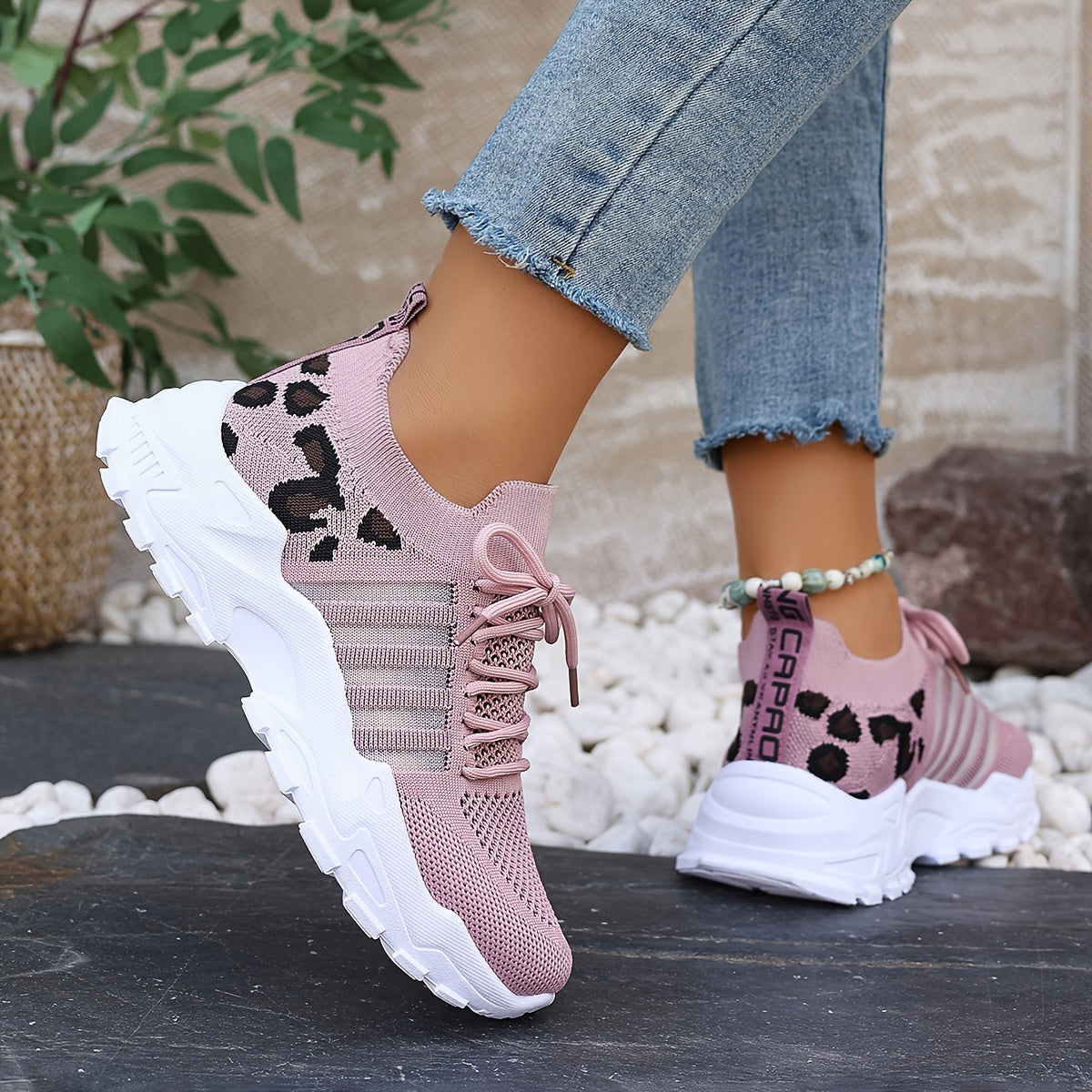 CUSHIONED LIGHTWEIGHT TRAINERS
