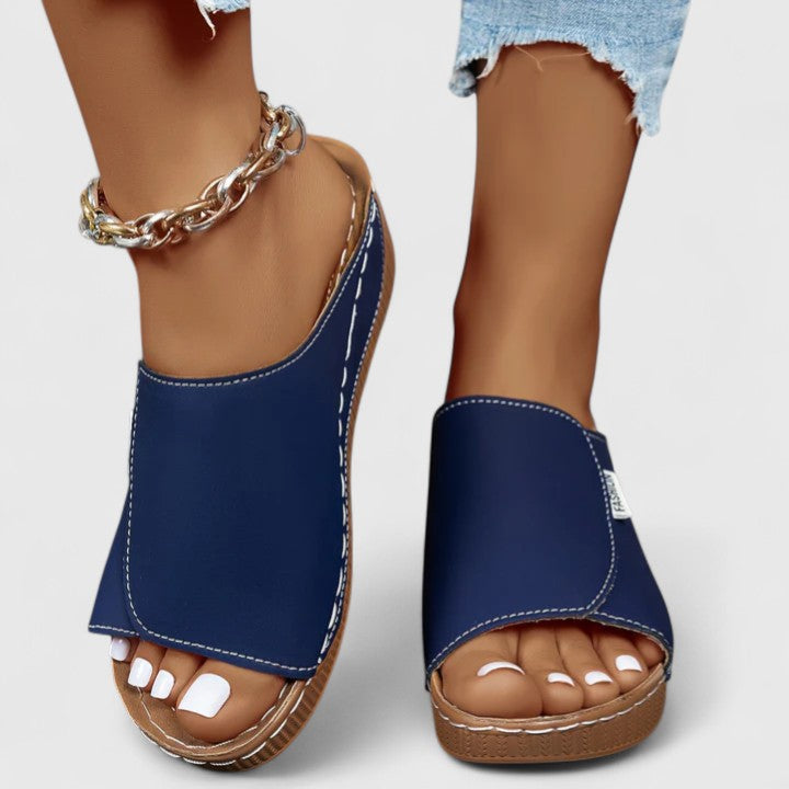 AMIRALIE | WIDE-FIT ARCH-SUPPORT SANDALS