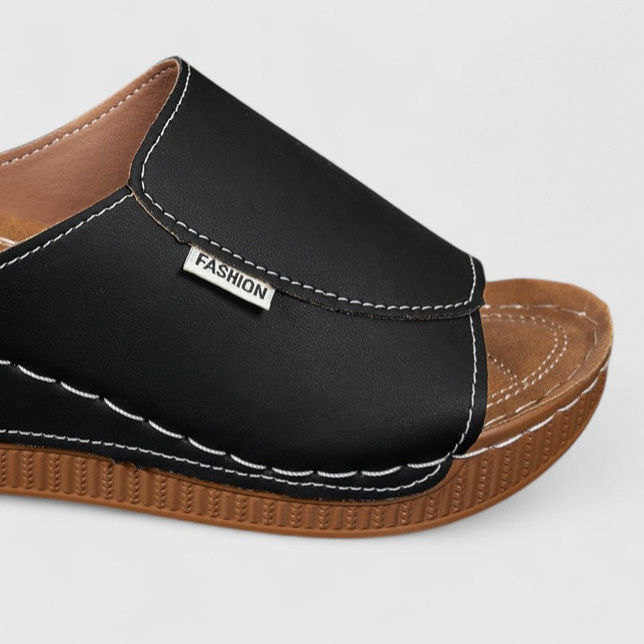 AMIRALIE | WIDE-FIT ARCH-SUPPORT SANDALS
