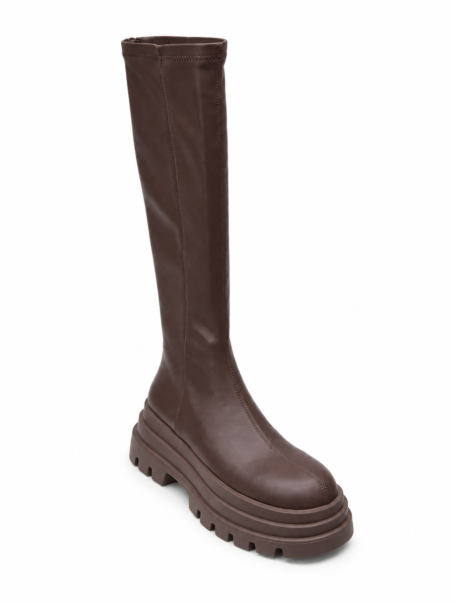 Women's knee-high boots with a chunky tread sole, a knee-high shaft and a rounded toe