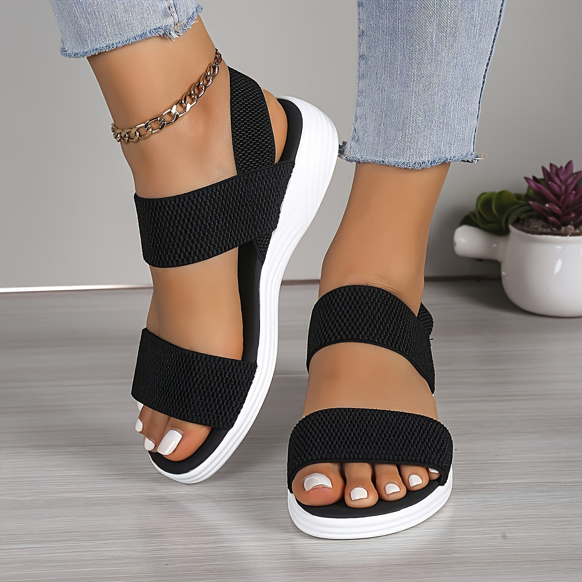 Women's sandals in Black