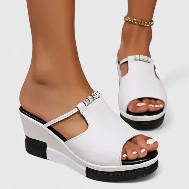 ISOLA | WIDE-FIT LIGHTWEIGHT SANDALS