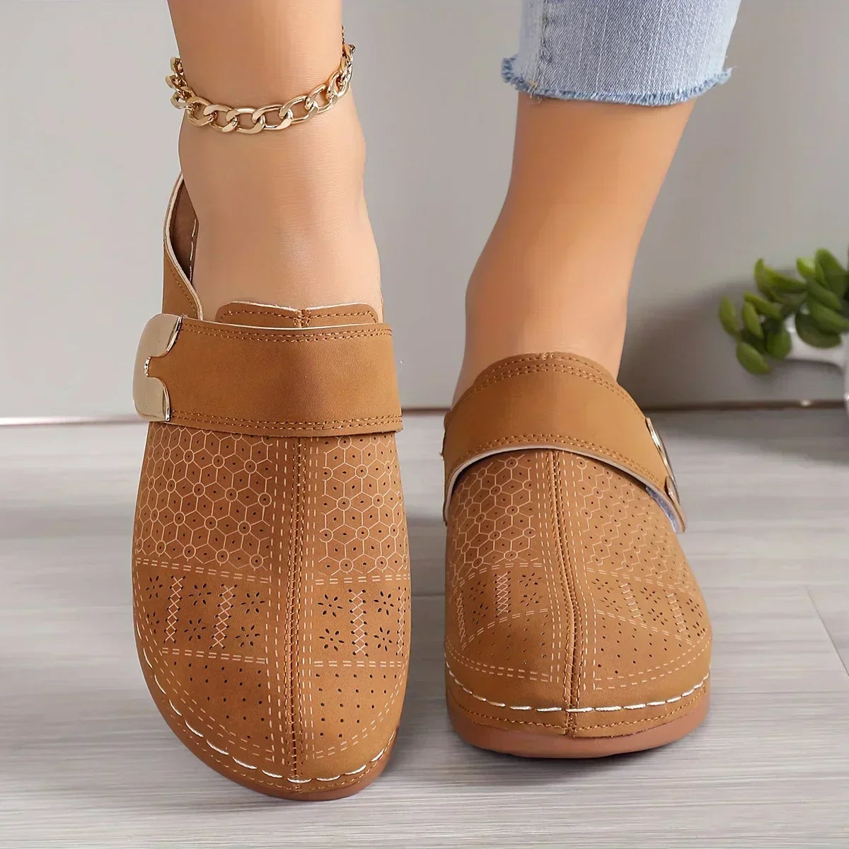 Women's shoes