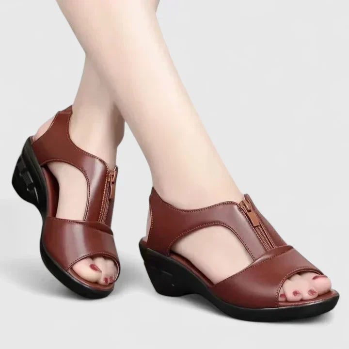 FARRAH | RELAXED-FIT WIDE-FIT SANDALS