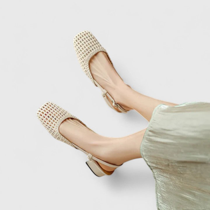 JUNIA | WIDE-FIT SANDALS