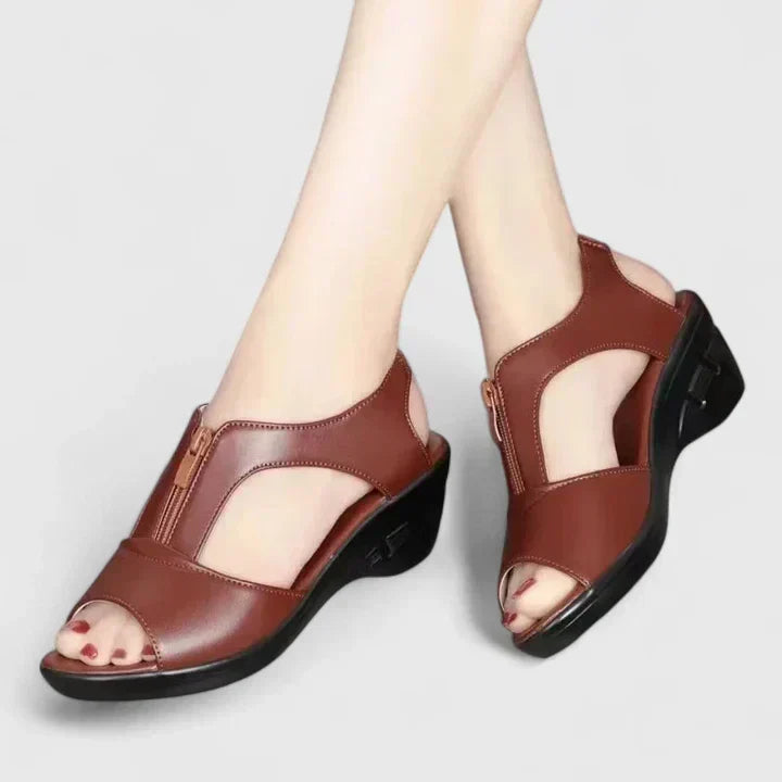 FARRAH | RELAXED-FIT WIDE-FIT SANDALS