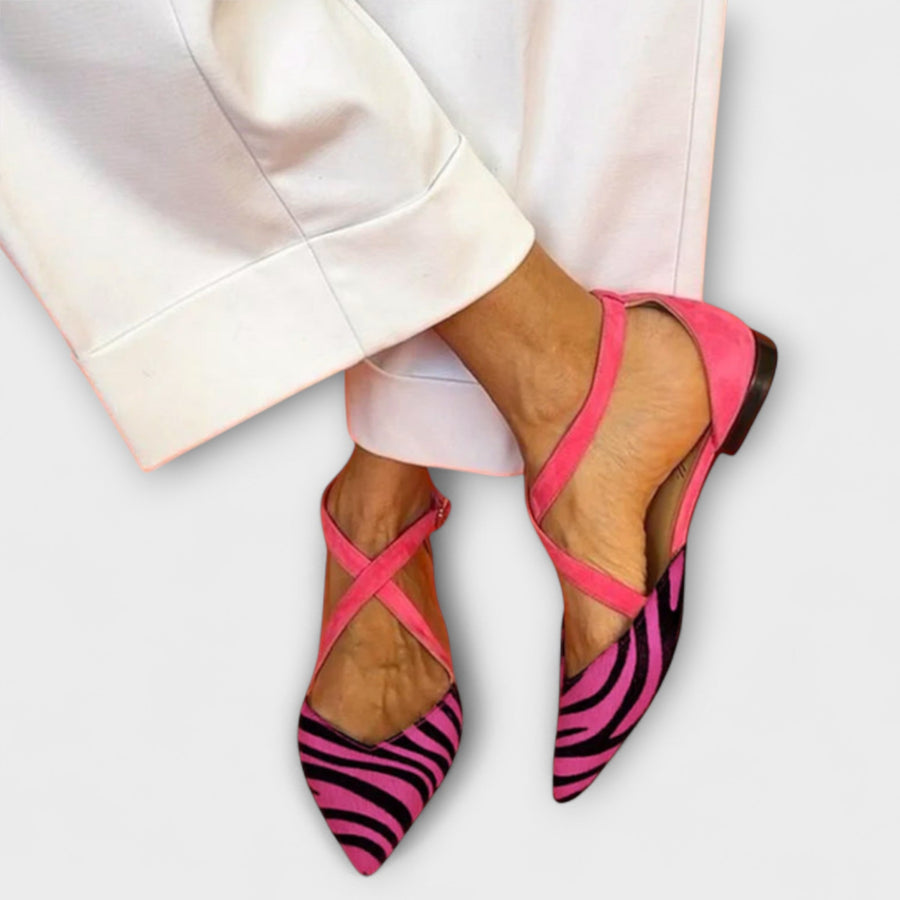 Women's heels with crossing straps, a slingback strap and a pointed toe