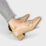 Women's loafers with a chain detail, a slip-on design and a closed toe