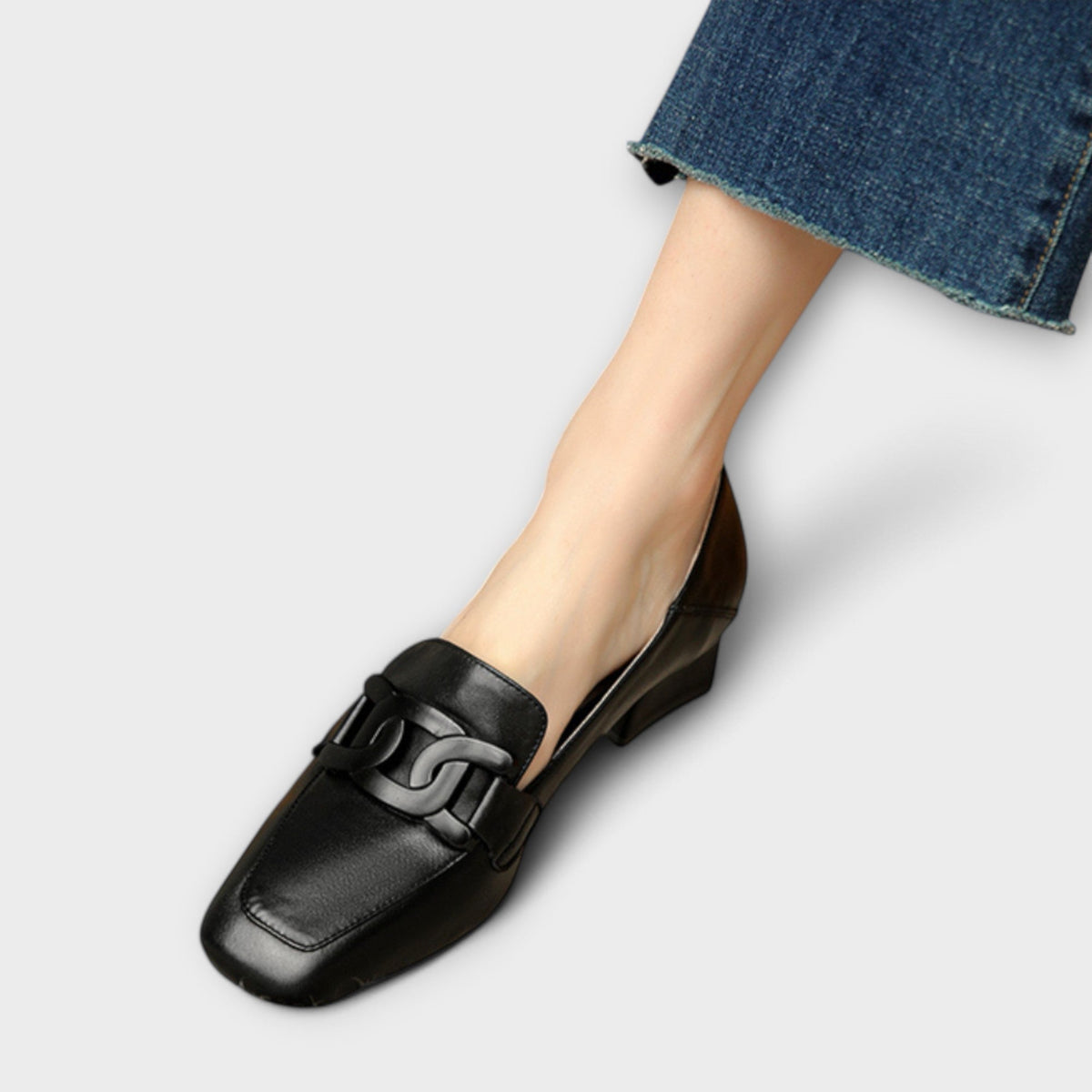 Women's loafers with a chain detail, a slip-on design and a closed toe