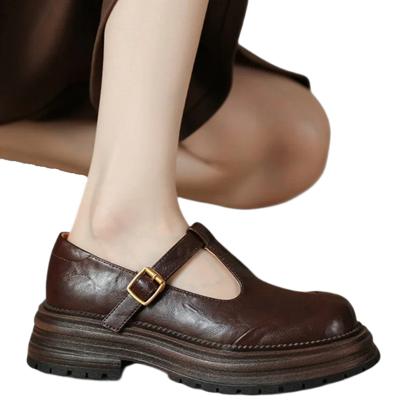 Women's Mary Jane shoes with a buckle fastening, a rounded toe and a chunky tread sole