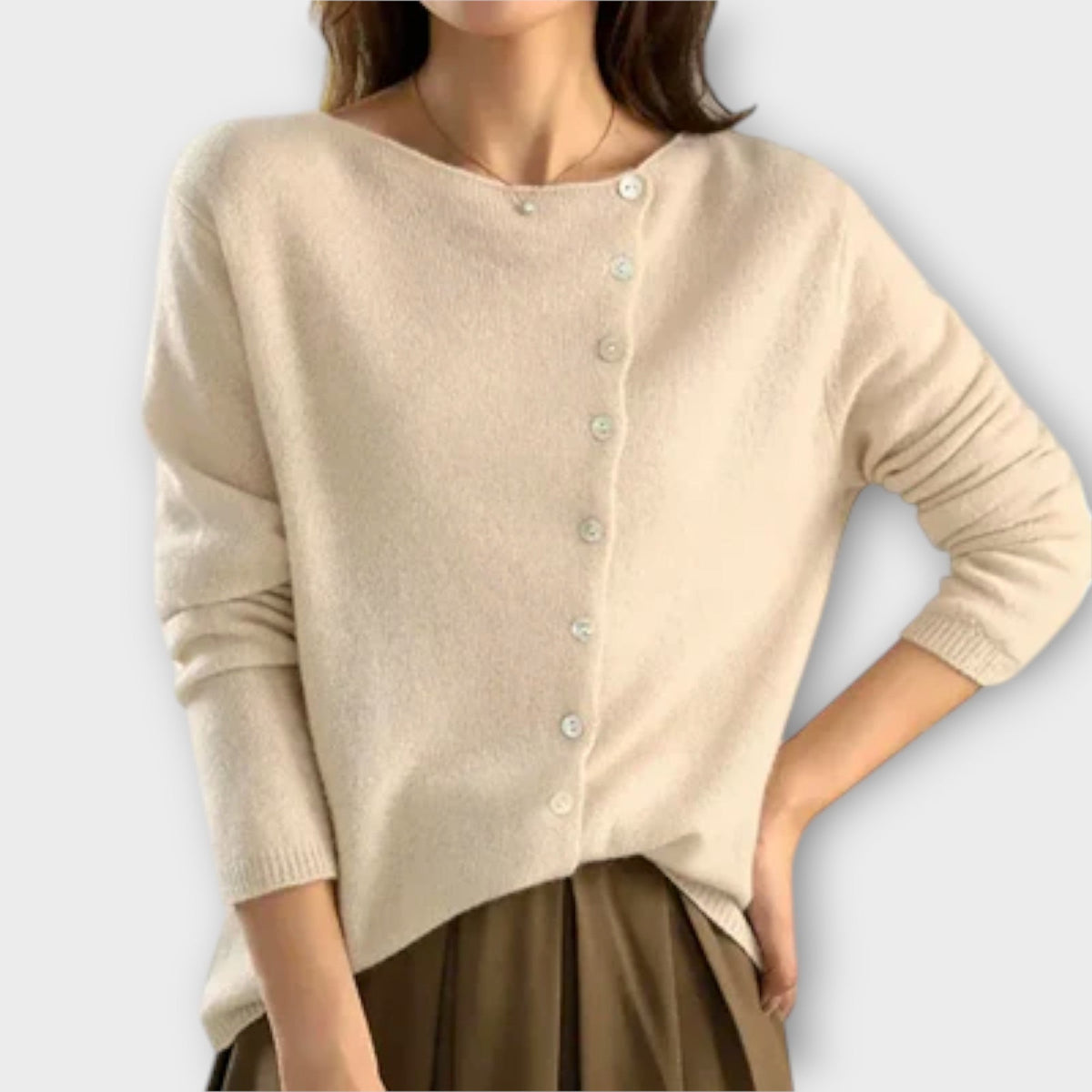 Women's cardigan with a button front, a round neckline and long sleeves