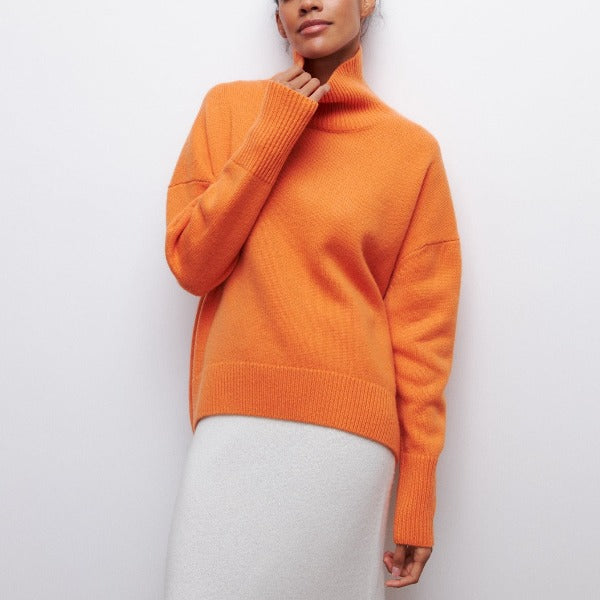 Women's jumper with a roll neckline, elbow-length sleeves and a ribbed hem