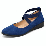 Women's wedge heels with crossing straps, a closed toe and a wedge heel