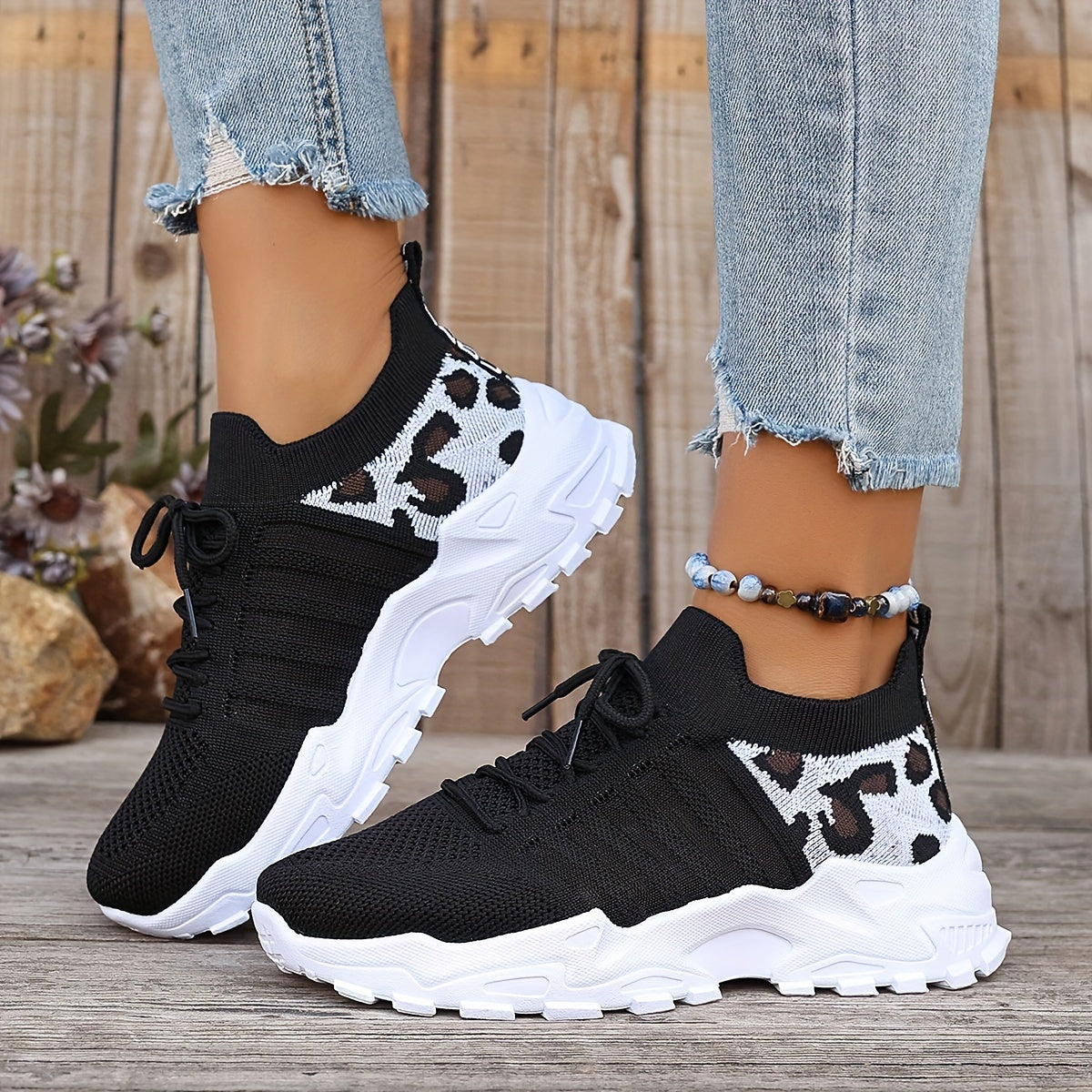 CUSHIONED LIGHTWEIGHT TRAINERS