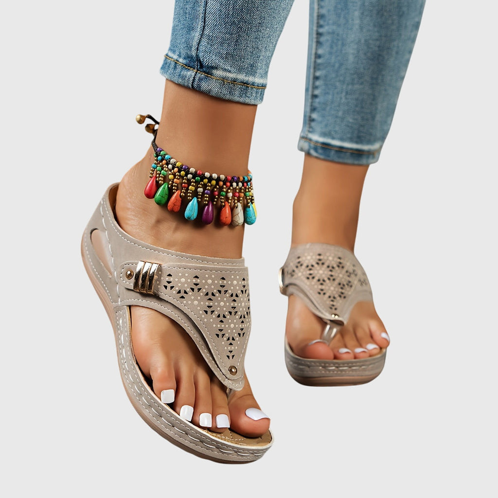 ANIKA | WIDE-FIT PRODUCT