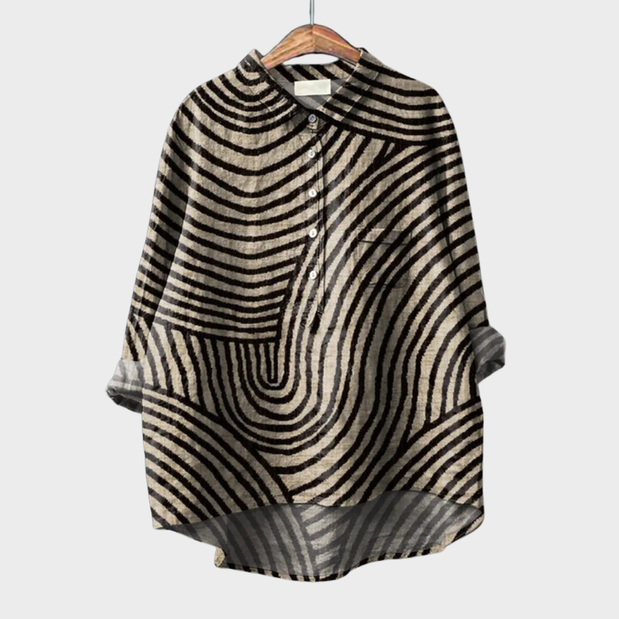 Women's blouse with a striped pattern, a pointed collar and a button front