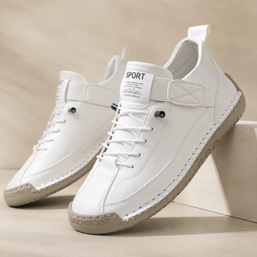 Women's trainers with a lace-up fastening, a panelled upper and a pull tab