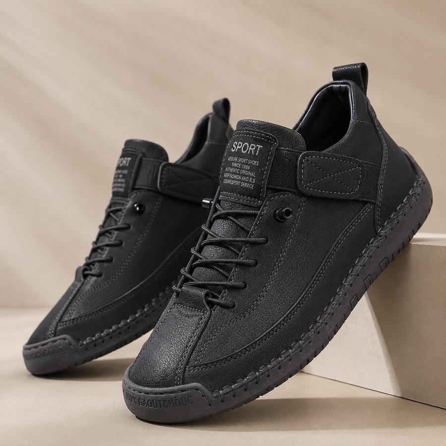 Women's trainers with a lace-up fastening, a panelled upper and a pull tab