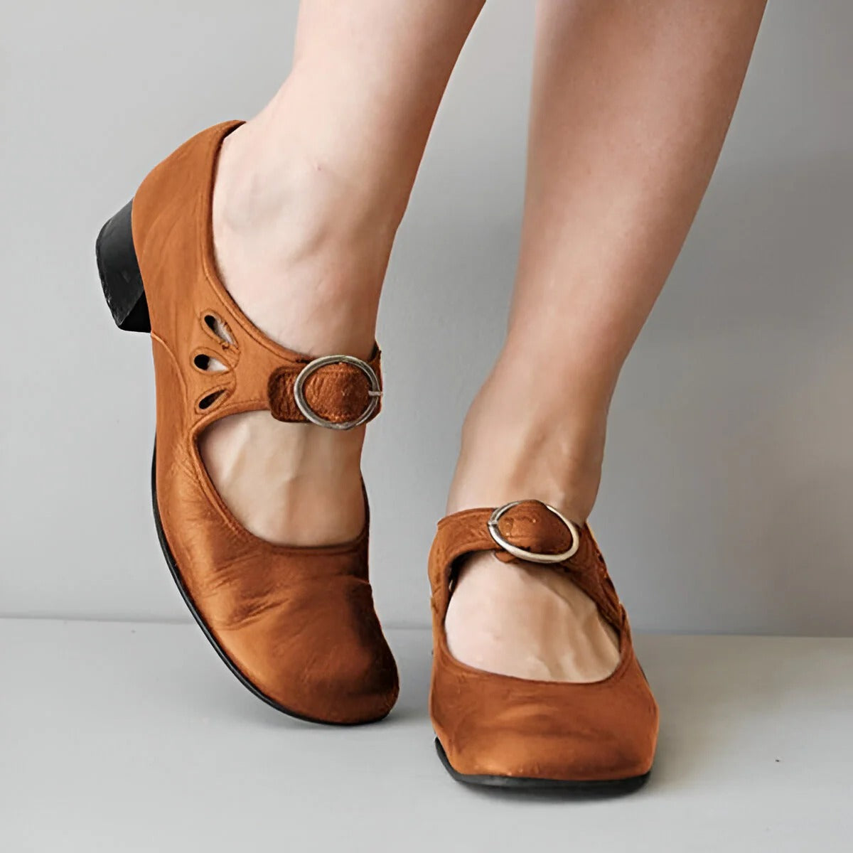 Women's sandals in Brown