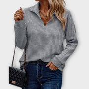 Women's jumper with a zipped neckline, a stand collar and a ribbed texture