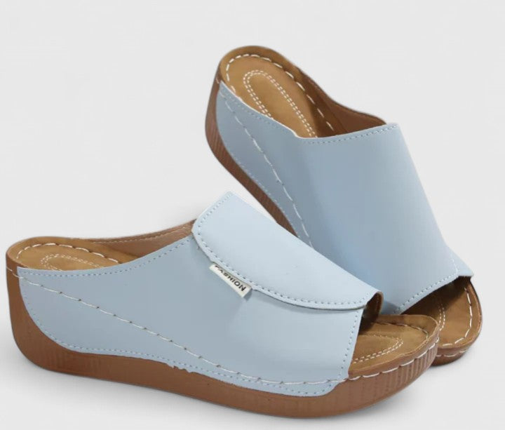 AMIRALIE | WIDE-FIT ARCH-SUPPORT SANDALS
