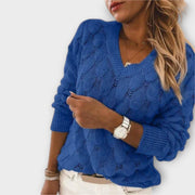 Women's jumper with a shell-like knitted texture, a V-shaped neckline and long sleeves