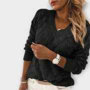 Women's jumper with a shell-like knitted texture, a V-shaped neckline and long sleeves