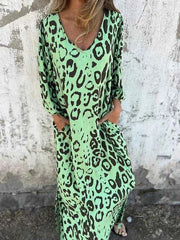 Women's midi dress with elbow-length sleeves, side pockets and a round neckline
