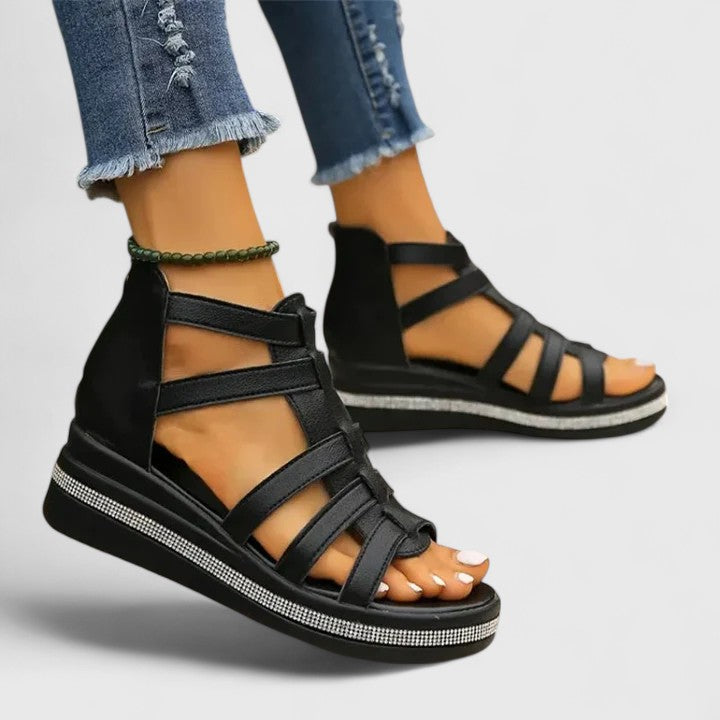 Women's sandals with multiple straps, a zipped shaft and an open toe
