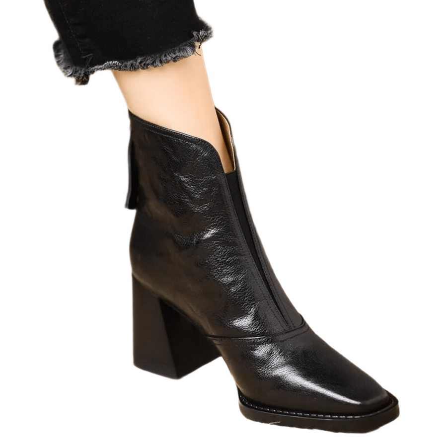 Women's ankle boots with a pointed toe, a block heel and a closed toe