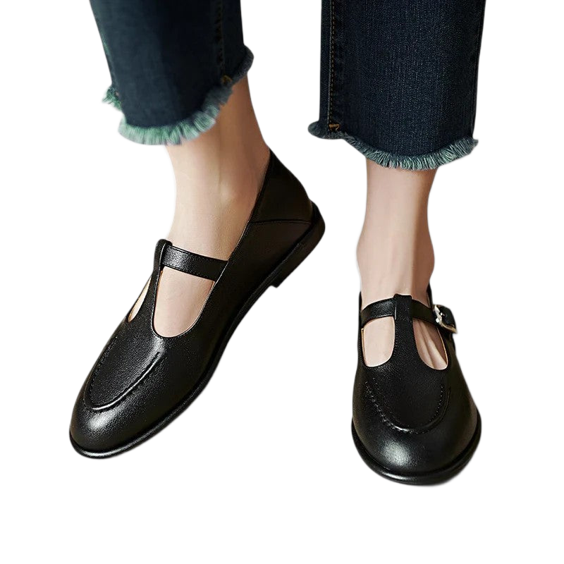 Women's Mary Jane shoes with a T-shaped strap, a buckle fastening and a rounded toe