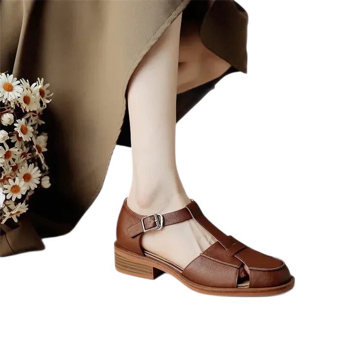 Women's Mary Jane shoes with a T-shaped strap, a rounded toe and a closed toe
